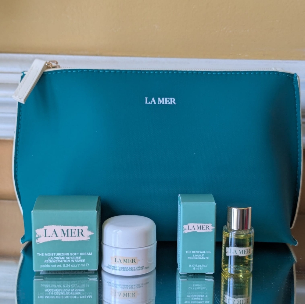 La Mer Skincare Collection with Teal Bag